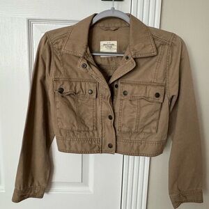 Abercrombie & Fitch XS Cropped Khaki Jacki NWT $88
